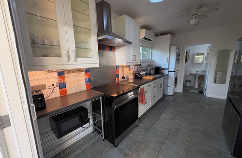 Palms House | Tranquil Garden Oasis - Fully Equipped, Hi-Speed Wifi