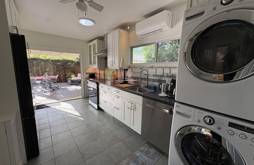 Palms House | Tranquil Garden Oasis - Fully Equipped, Hi-Speed Wifi