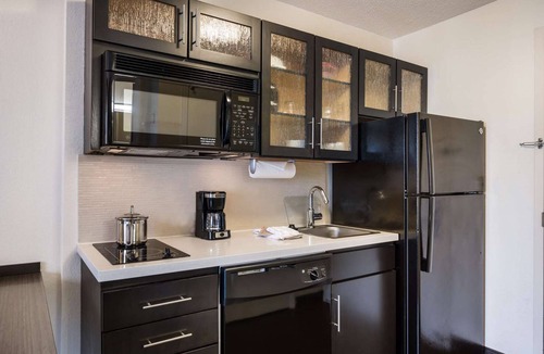 Baymeadows Hotel | Tranquil Haven: Relaxing Suites with All the Comforts