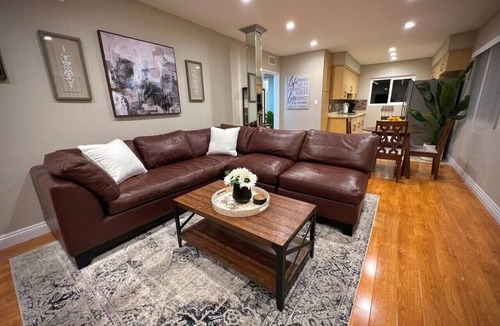 Montrose Apartment | Tranquil 2 Beds/2 Baths in the Heart of Montrose!