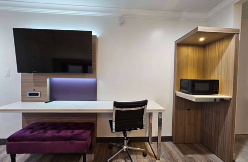Northwest Anaheim Hotel | Travelodge by Wyndham Fullerton Near Anaheim