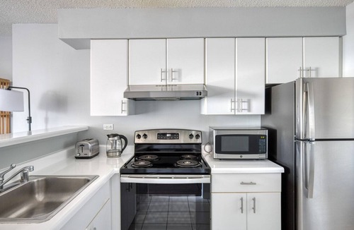 Streeterville Apartment | Trendy Streeterville Studio w/Pool & Gym, nr Navy Pier, by Blueground