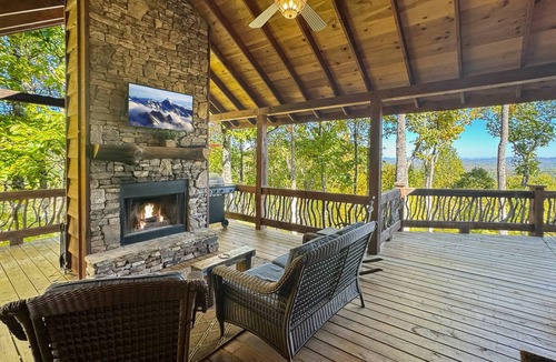 Blue Ridge Cabin | Triple Vista Mountain Tops- Jaw Dropping Views | Outdoor Living | Master on Main