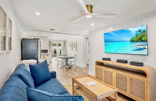 Siesta Key Village Hotel | Tropical Breeze Resort