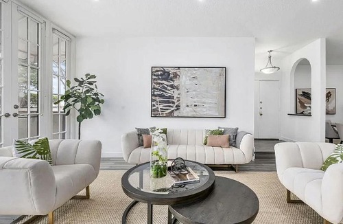 Beverly Hills Apartment | Two Bedroom Apartment with Modern Comforts