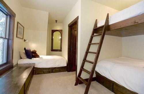 Agpar Cottage | Uber Luxury Home INSIDE Glacier with Hot Tub, Pool Table & Guest House!