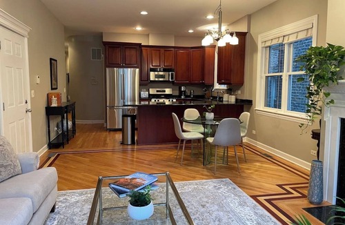 West Town Condo | Ukrainian Village 3BR/3BA Private Patio, Parking