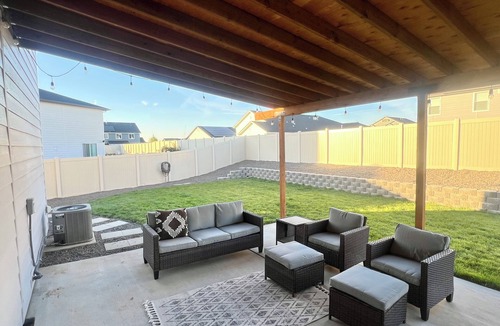 Nampa House | Ultimate Sports & Relaxation Retreat – Private Courts & Large Yard