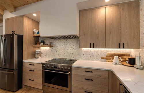 Idaho Springs Cabin | Updated Cozy Cabin on the River/Hot Tub/Beach