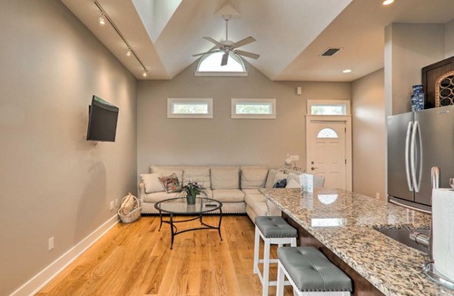Historic Old Northeast Apartment | Updated St Petersburg Apt - Downtown Location