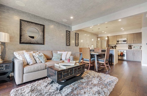 Point Loma Heights Condo | Upscale Condo with Heated Year-round Swimming Pool and Resort Amenities