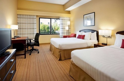 Las Vegas Hotel | Urban Comfort Meets Vegas Excitement in Summerlin! 3 Relaxing Rooms! Pool!