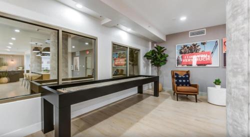 Warner Center Apartment | Woodland Hills Luxe Retreat 2BR with Parking