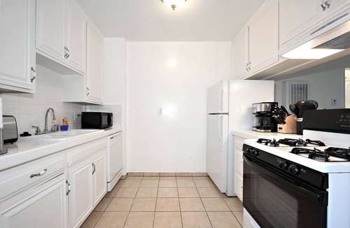 Palms Apartment | V6- Lovely 1-bedroom apartment with AC in vibrant Los Angeles
