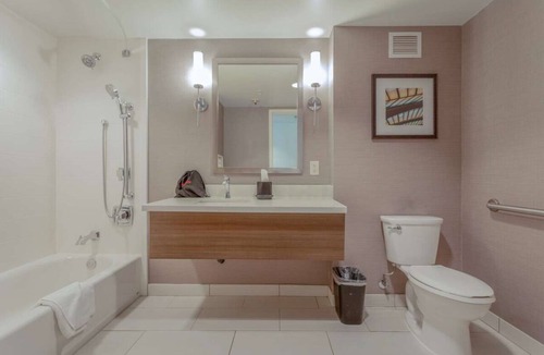 Anaheim Resort Hotel | Vacation Day Is Always A Great Idea! Close to Anaheim Garden Walk w/Pool