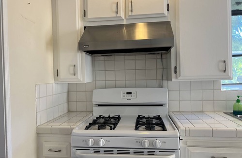 Valley Glen House | Valley Village Charmer that’s pet friendly w a huge back yard!
