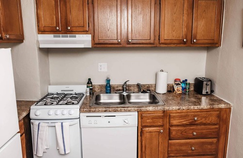 St. Louis Apartment | Value-Packed Apt w/24-Hour Fitness Ctr