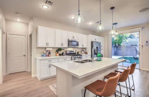 Henderson House | ☀♛Vegas Oasis ~ 5★ Location ~ Family/Biz❤️