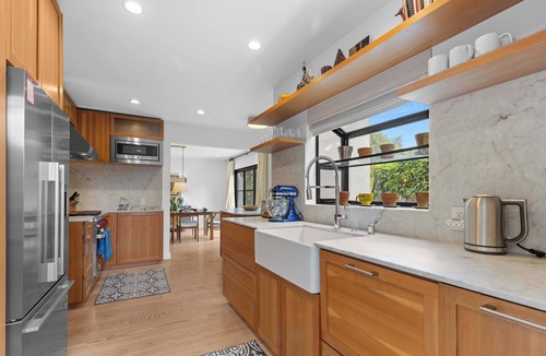 Venice House | Venice 3BR | Walk to Beach + Fire Pit | C&C