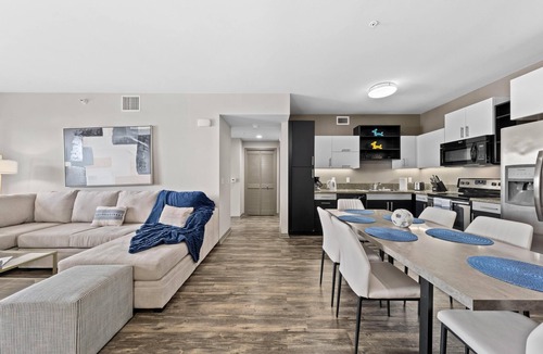Marina Peninsula Apartment | Venice Beach Lux Retreat: Coastal Apartment Haven