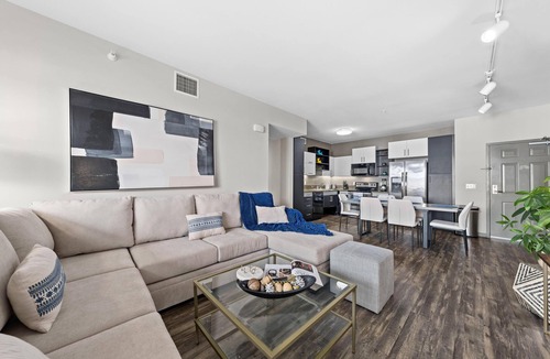 Marina Peninsula Apartment | Venice Beach Lux Retreat: Coastal Apartment Haven