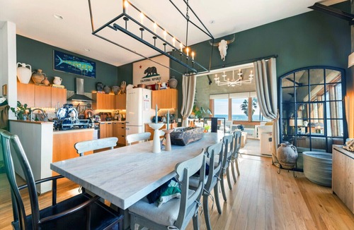 Los Angeles County Apartment | Venice Beachfront Artist Loft