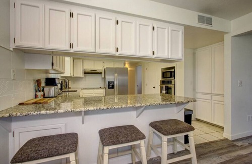 Nampa House | Verdant Valley | 5BR on 1 Acre Game Room Balcony Fire Pit Family Retreat Nampa