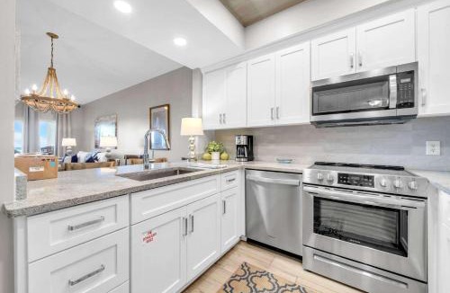Sandestin Apartment | Vibrant condo with Resort amenities near beach