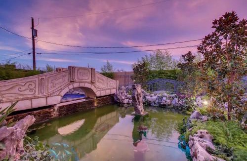 Spring Valley Villa | Villa Gordal - Enormous Villa in Las Vegas with 39 Sleeps