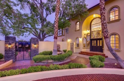 Spring Valley Villa | Villa Gordal - Enormous Villa in Las Vegas with 39 Sleeps
