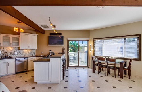 San Diego Condo | Villa on the Bay | 1BR Bayfront in Mission Beach