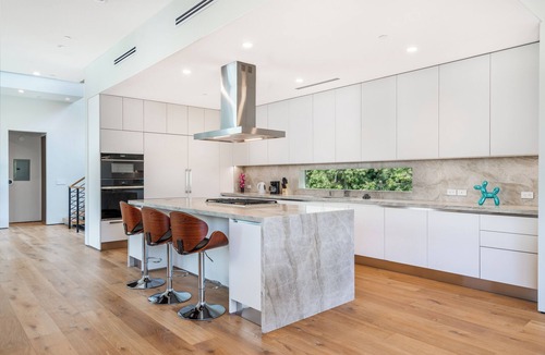 Beverly Hills Villa | Villa Stella by LuxJB 🏆 Family Friendly 🏆 Heated Pool & Jacuzzi