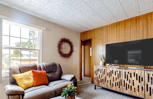 South Park House | Vintage cottage near Balboa Park with updated interior, private yard, & W/D
