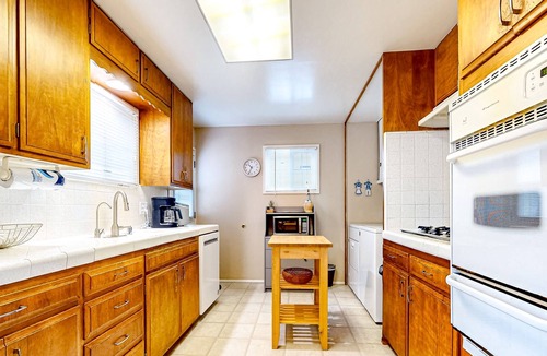 South Park House | Vintage cottage near Balboa Park with updated interior, private yard, & W/D