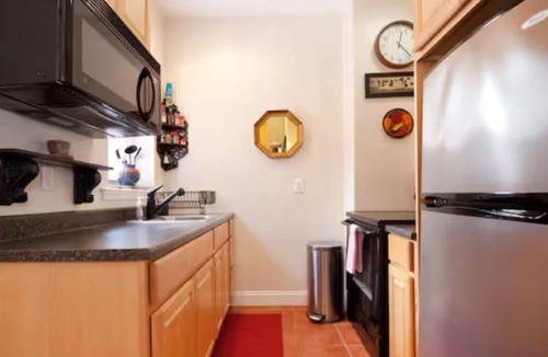 Fells Point House | Vintage Townhome/Heart of Fells Point