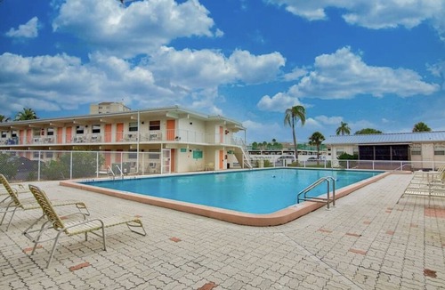 Golden Beach Villa | Vintage Villa 35 , Steps to Beach + Pool