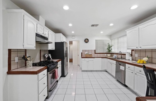 Southwest Anaheim House | Walk 1/4 mile~20min Disny&Conv~Pool~Firepit~GameRm