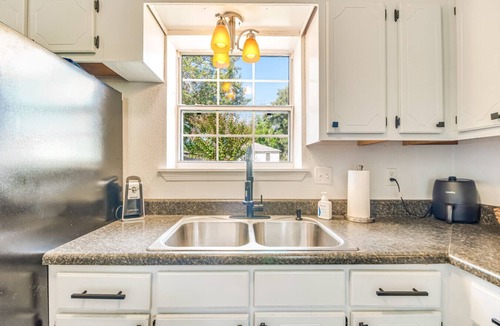 Navy Point House | Walk to Beach | Pet-Friendly Yard & Games