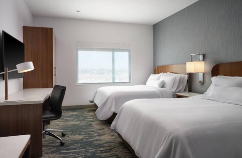 Anaheim Resort Hotel | Walk to Disney - Stylish Suites with Pool, Free Wi-Fi and Breakfast