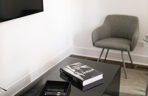 Pilsen Apartment | Walk to IMD, Eats, Bars | EZ Access + WD | Zencity