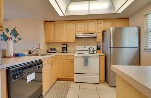 Cocoa Isles Apartment | Walkable Cocoa Beach Condo w/Ocean Views