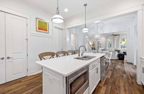 Watercolor House | WaterColor NEXT to Pool w NEW 6-Seater LSV 4 Bikes, Amenity Access Included! Pet Friendly!