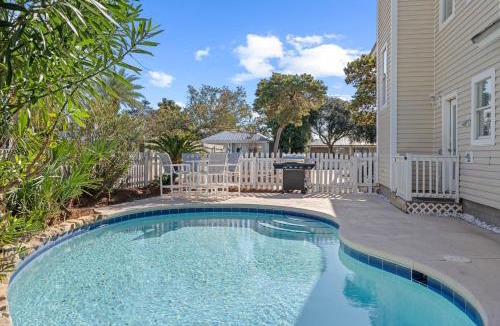 Crystal Beach House | Waterfall Cottage by Newman-Dailey
