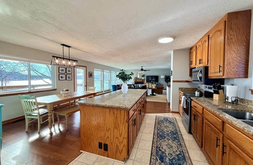 Marion House | Waterfront 3BR + Loft w/Dock on Lake of Egypt