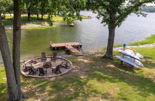 Marion House | Waterfront 3BR Loft w Dock on Lake of Egypt