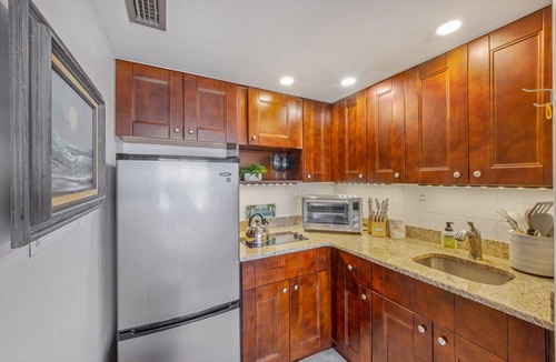 Whitney Beach Condo | waterfront bungalow north end LBK-2 minute walk to beach (weekly availability)