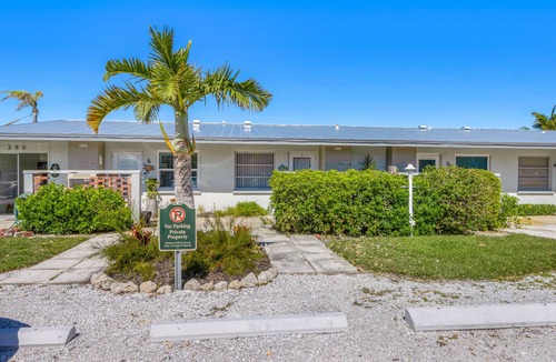 Whitney Beach Condo | waterfront bungalow north end LBK-2 minute walk to beach (weekly availability)