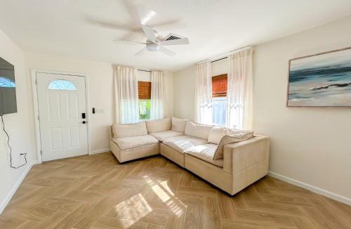 Laurel House | Waterfront retreat with kayaks, walk to the beach