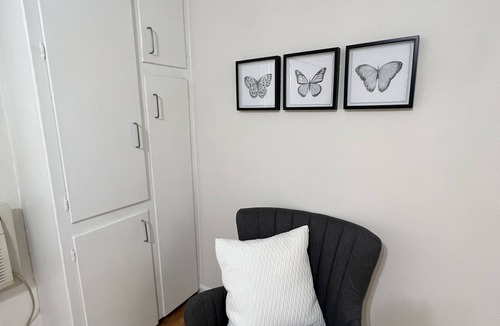 Beverly Grove Apartment | WEHO/Melrose Place 1 Bed 1 Bath - 1.1 mile walk to Cedars Sinai - 31 day min.