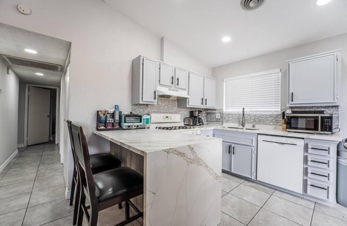 Spring Valley House | Welcome to Fabulous Las Vegas! Located minutes away from the Las Vegas Strip